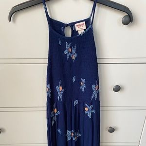 Cute halter dress!